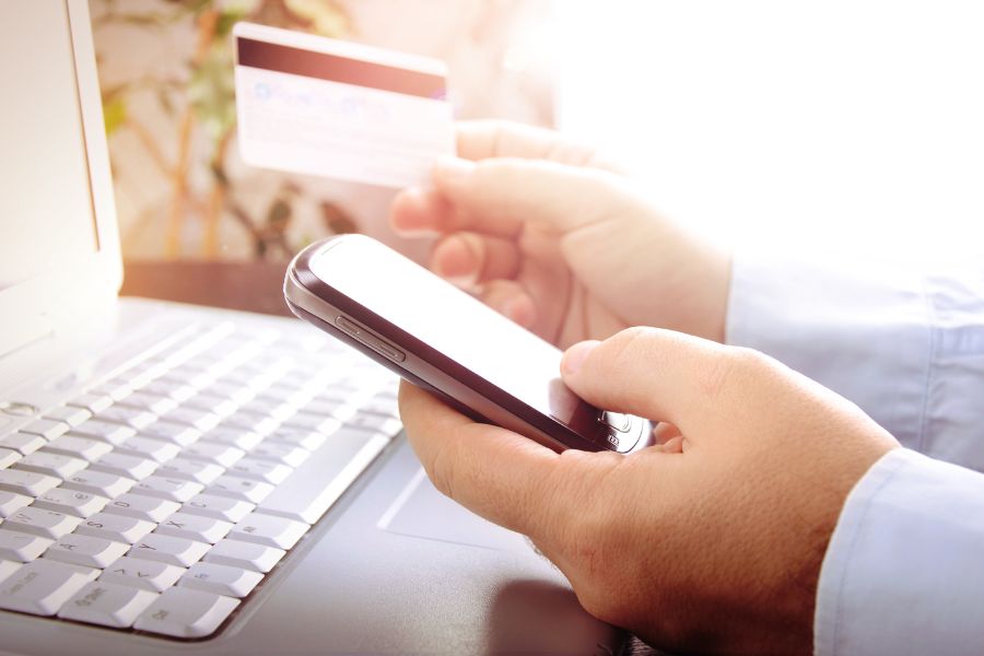 Płatność kartą w sklepie internetowym